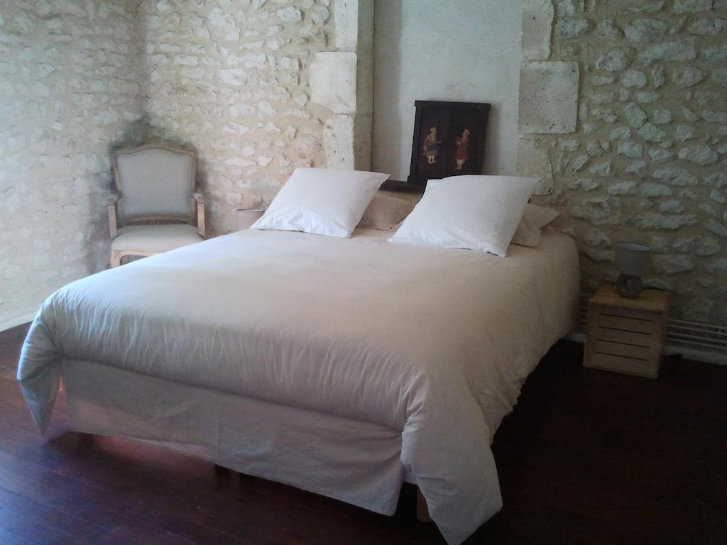 Chambres D'Hotes La Grange Au Bois Champagne-et-Fontaine Habitación foto