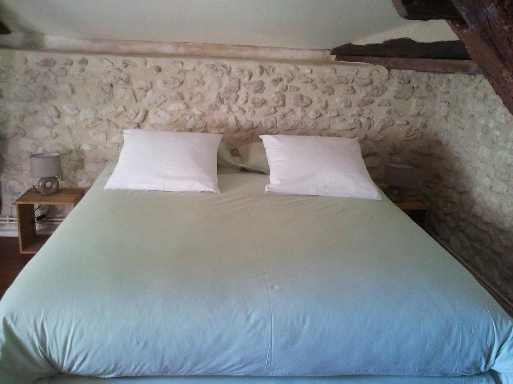 Chambres D'Hotes La Grange Au Bois Champagne-et-Fontaine Habitación foto