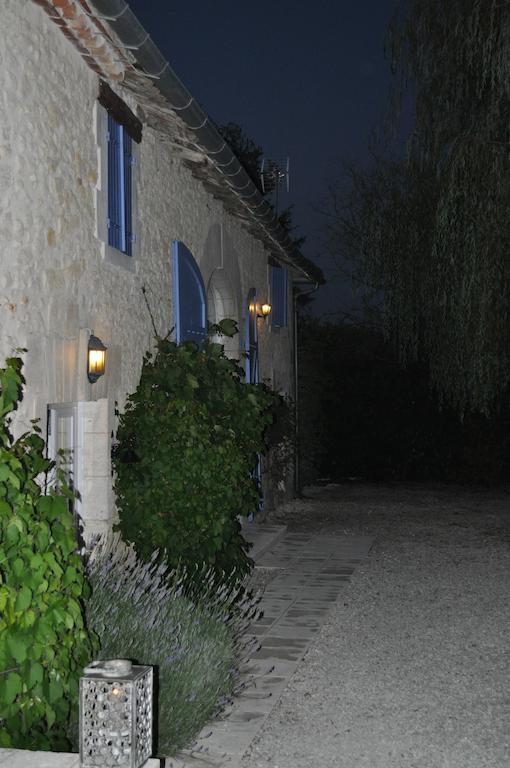 Chambres D'Hotes La Grange Au Bois Champagne-et-Fontaine Exterior foto